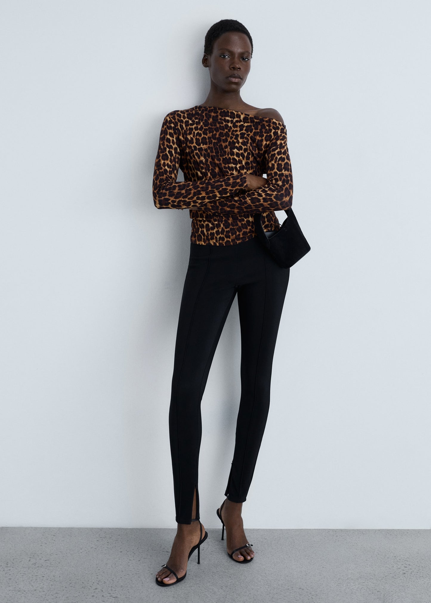 MANGO - Asymmetrical neck leopard t-shirt brown - XS - Woman