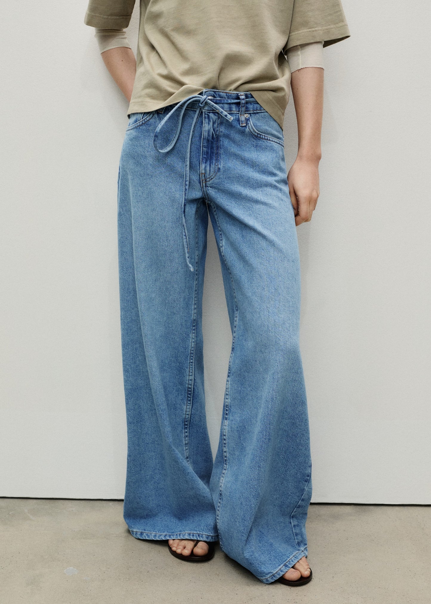 MANGO - Low-rise wideleg jeans with belt medium blue - 12 - Woman